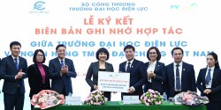 PVcomBank ký kết hợp tác và trao học bổng toàn phần tới sinh viên Đại học Điện lực