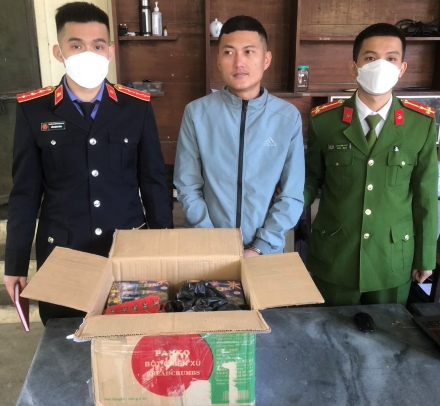 Công an huyện Quỳ Hợp bắt giữ đối tượng Trần Văn Dương về hành vi tàng trữ hàng cấm (pháo)