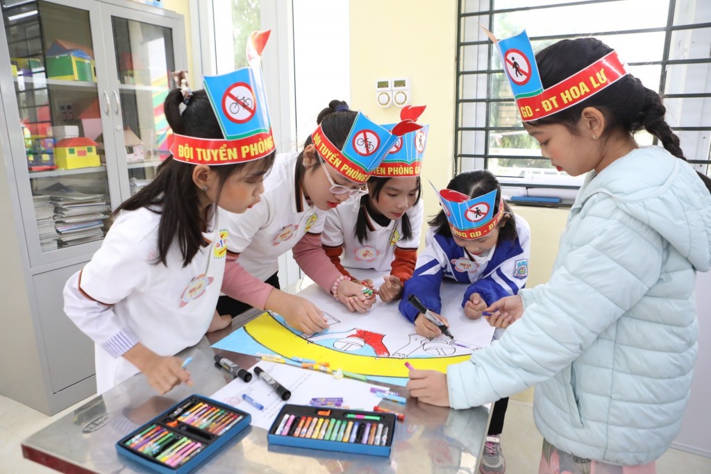 Các em học sinh tỉnh Ninh Bình giao lưu về kiến thức an toàn giao thông