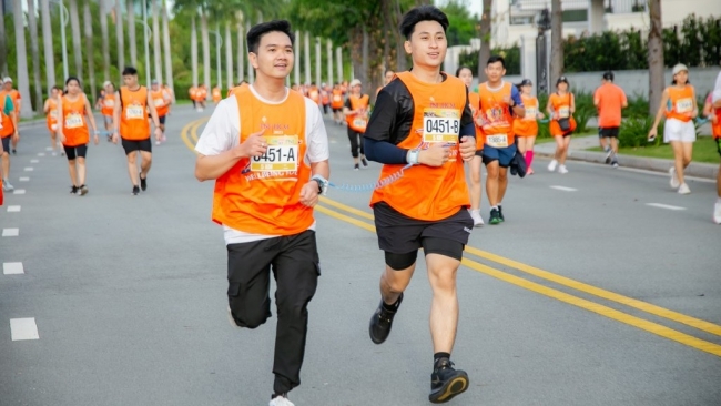 Gần 1.000 cặp đôi tham gia giải chạy "Sống khỏe sống đẹp cùng PNJ"