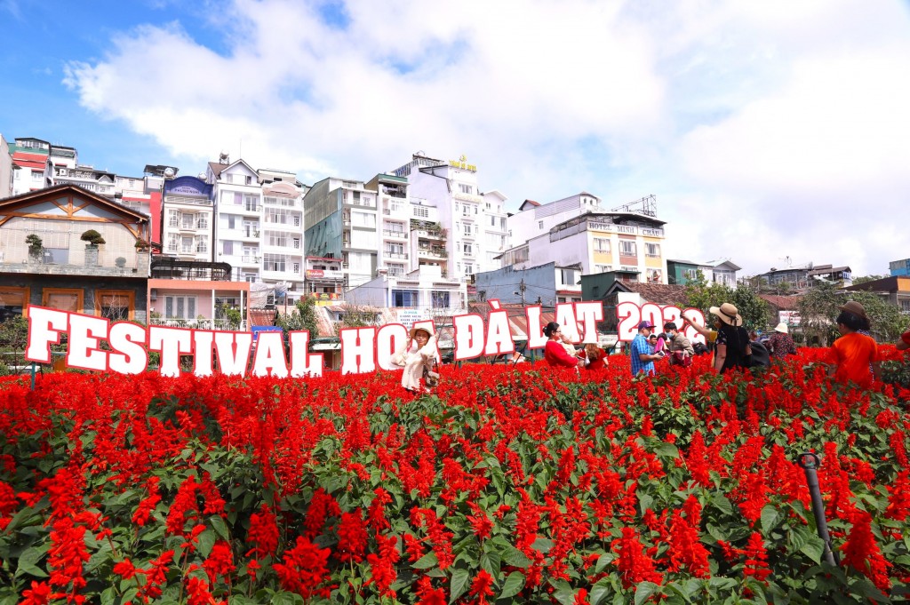 Thời tiết đẹp ủng hộ cho Festival Hoa Đà Lạt 2022. Ảnh: Anh Thiệp