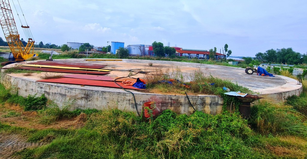 Tổng kho xăng dầu Phú Xuân - Nhà Bè  bị bỏ hoang sau khi xây dựng được 80%
