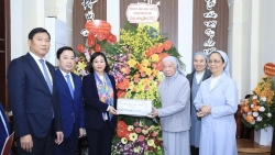 Phó Bí thư Thường trực Thành ủy Hà Nội chúc mừng Giáng sinh các nữ tu Dòng thánh Phaolo