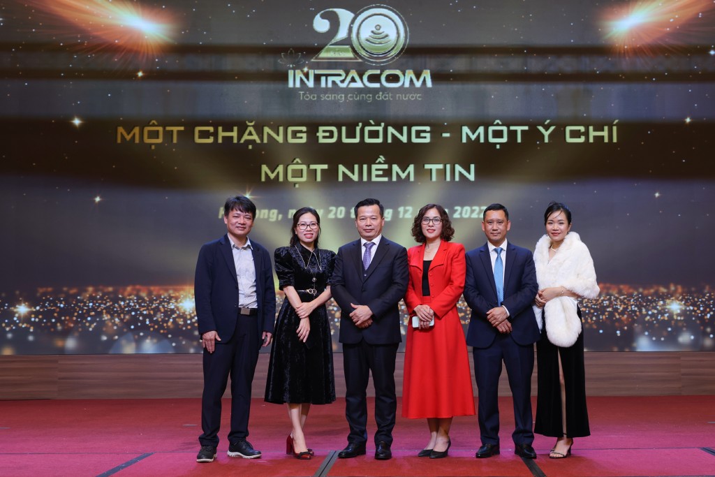 Đội ngũ Ban lãnh đạo Intracom Group