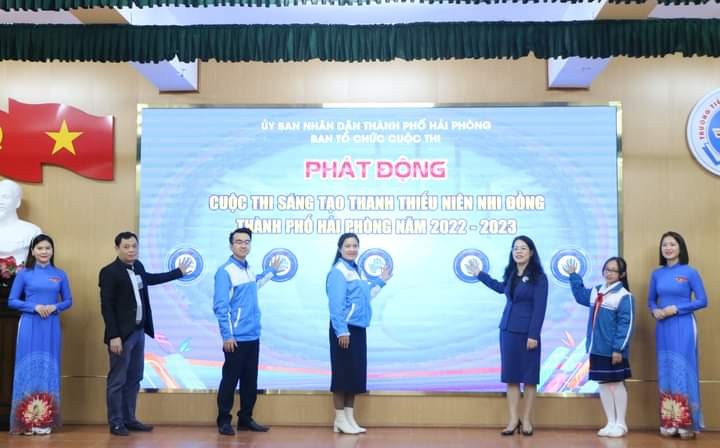 Đại biểu thực hiện nghi thức phát động cuộc thi