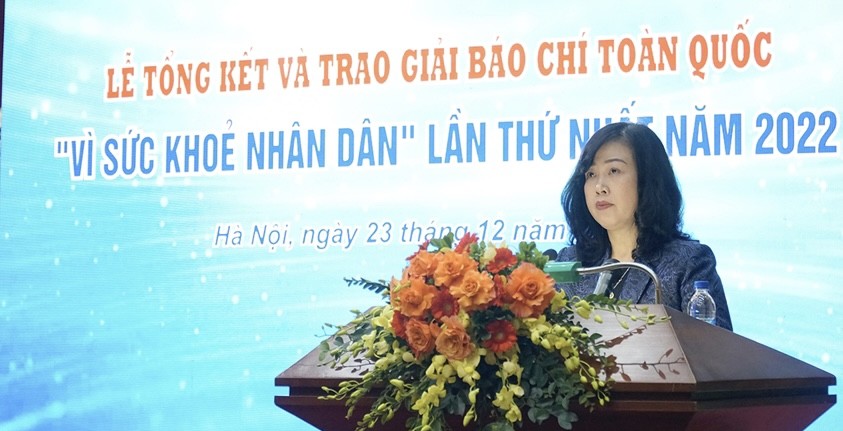 Đồng chí Đào Hồng Lan, Ủy viên Trung ương Đảng, Bộ trưởng Bộ Y tế phát biểu tại lễ trao giải.