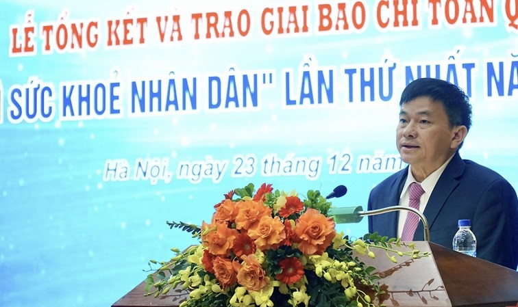 Ông Nguyễn Đình Anh, Phó trưởng ban Tổ chức cán bộ, Phó trưởng ban tổ chức giải báo chí phát biểu tại lễ trao giải.