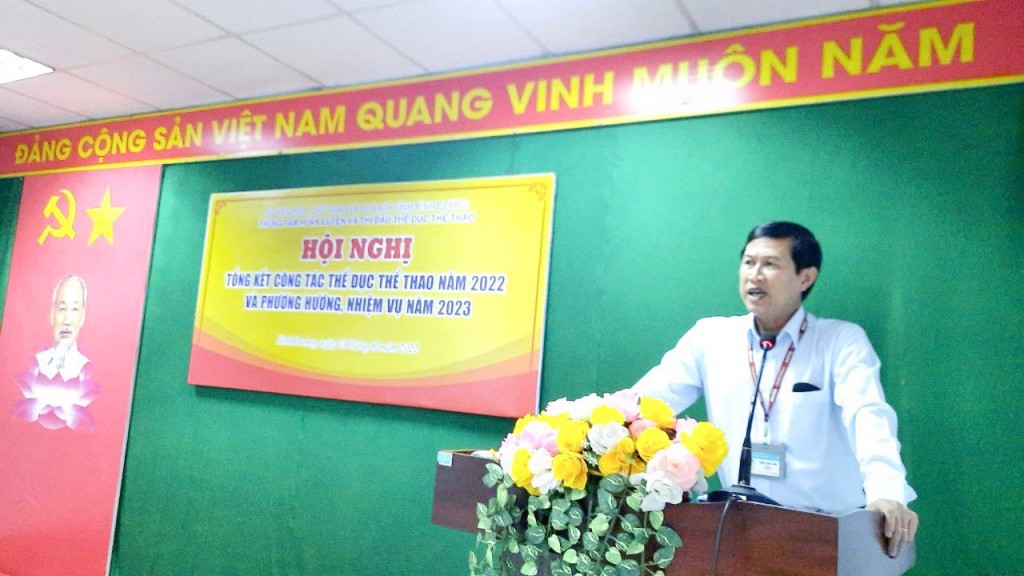 Ông Phan Văn Lam, Giám đốc Trung tâm Huấn luyện và Thi đấu TDTT tỉnh Bình Dương phát biểu tiếp thu ý kiến của lãnh đạo Sở VHTTDL