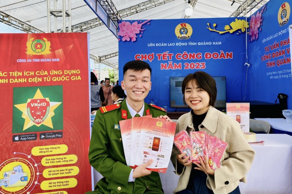 toàn bộ kinh phí bán bao lì xì sẽ được trao cho các “Em nuôi của Đoàn”.