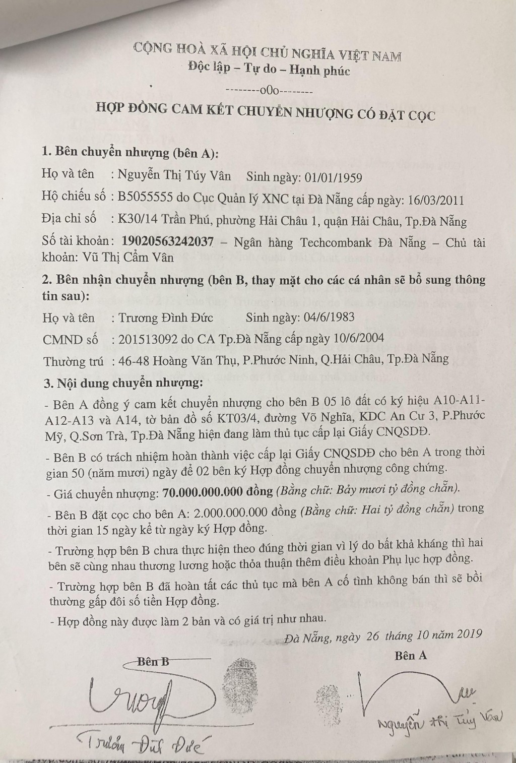 Hợp đồng ngày 26/10/2019, bà Vân cam kết bán 5 lô đất cho ông Đức, đặt cọc 2 tỷ đồng