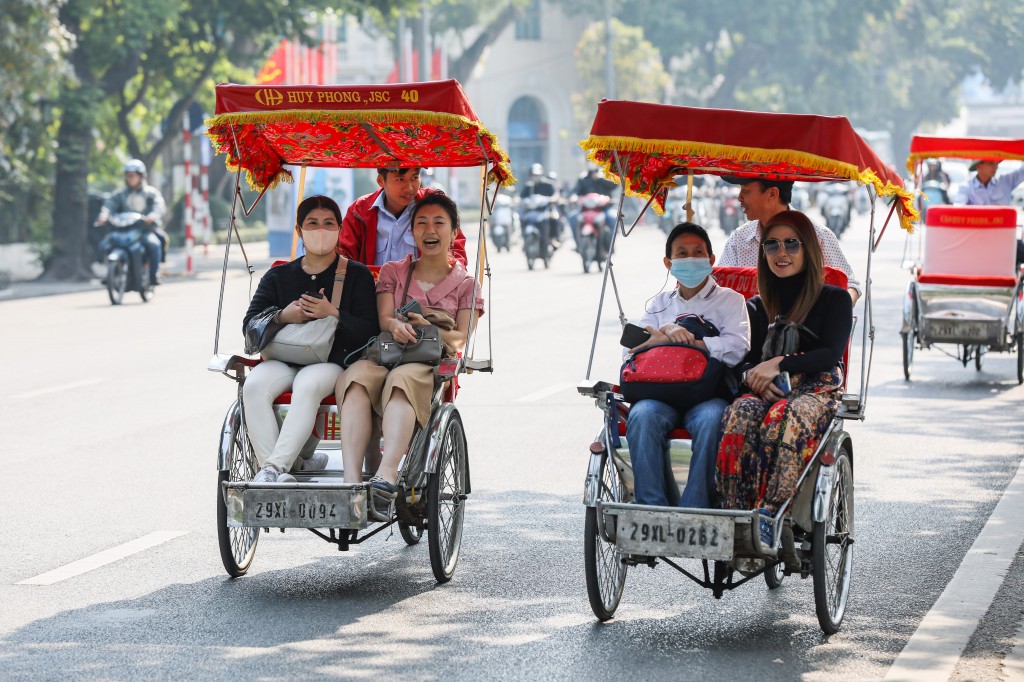 Khách quốc tế đến Hà Nội