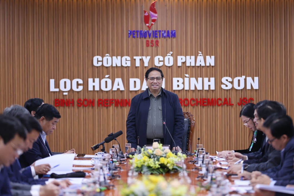 Thủ tướng yêu cầu Tập đoàn Dầu khí Việt Nam khẩn trương triển khai dự án nâng cấp, mở rộng Nhà máy Lọc dầu Dung Quất bảo đảm đúng quy định, kịp thời, hiệu quả - Ảnh: VGP/Nhật Bắc