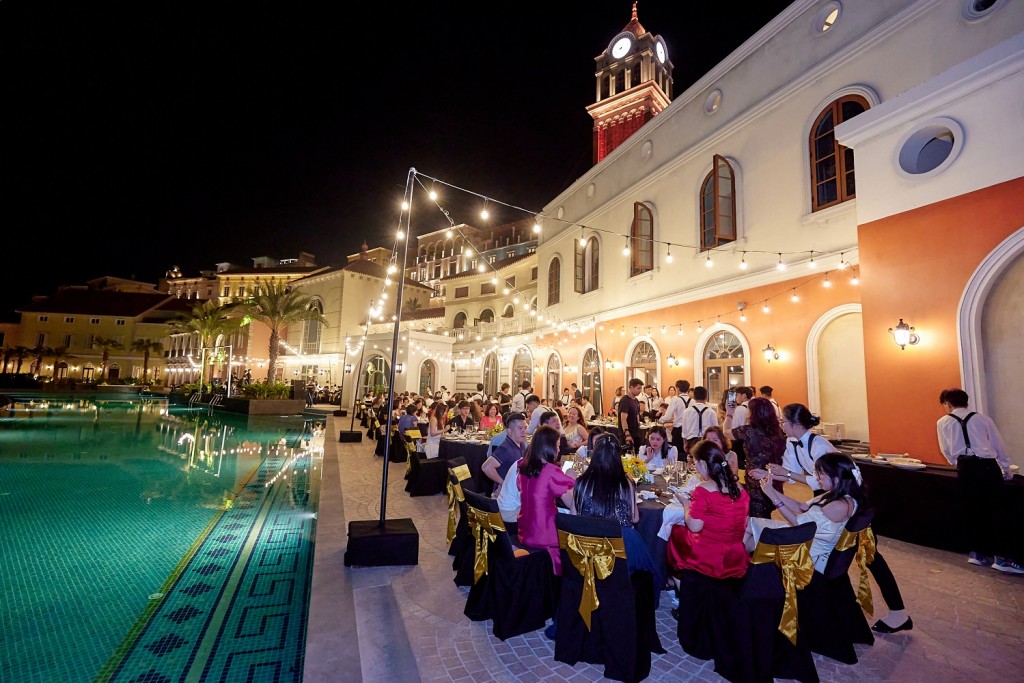 Gala dinner đón năm mới tại Sunset Town