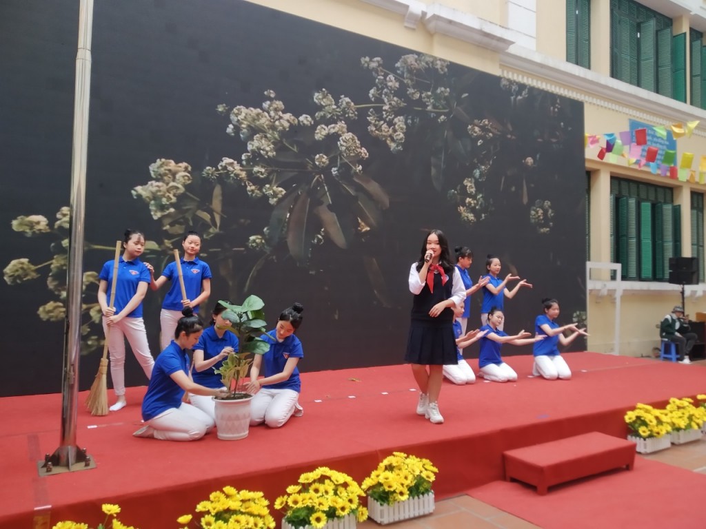 Ngày hội “Sáng mãi nét đẹp thanh lịch, văn minh” của học sinh Hoàn Kiếm