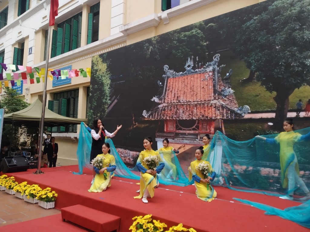 Ngày hội “Sáng mãi nét đẹp thanh lịch, văn minh” của học sinh Hoàn Kiếm