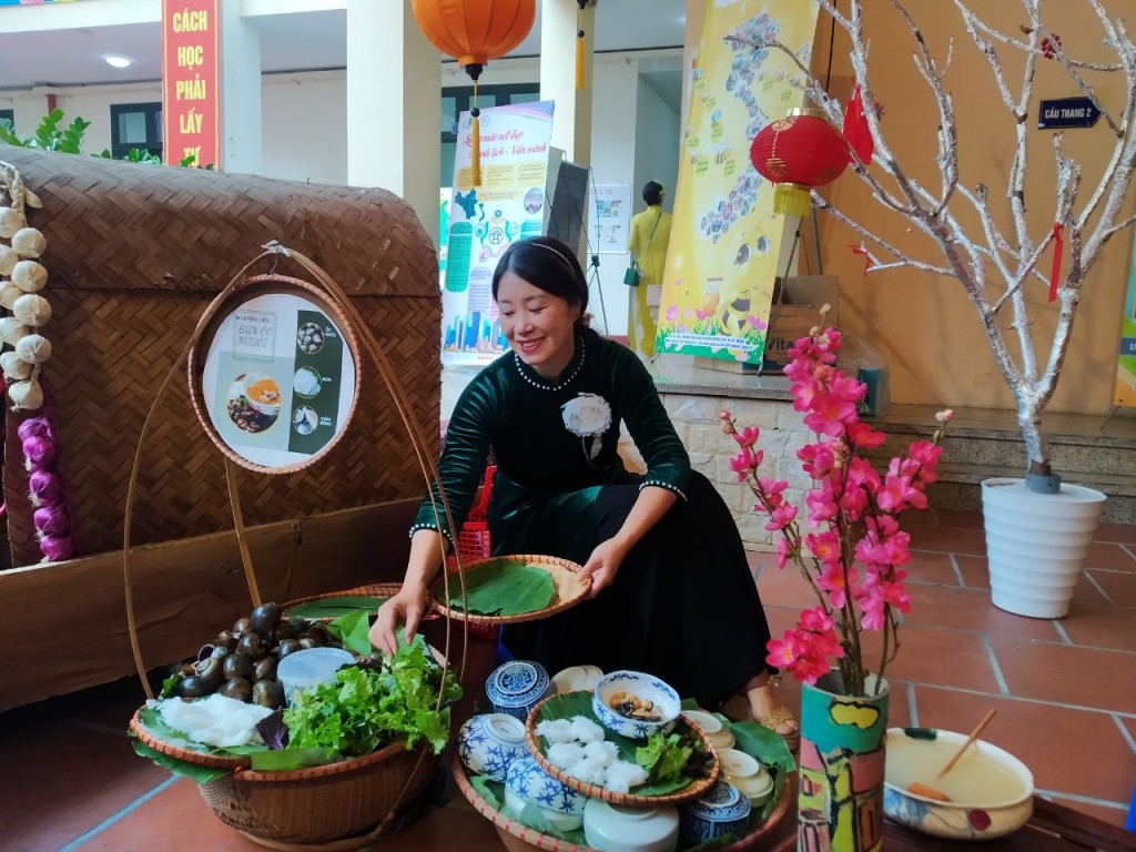 Ngày hội “Sáng mãi nét đẹp thanh lịch, văn minh” của học sinh Hoàn Kiếm