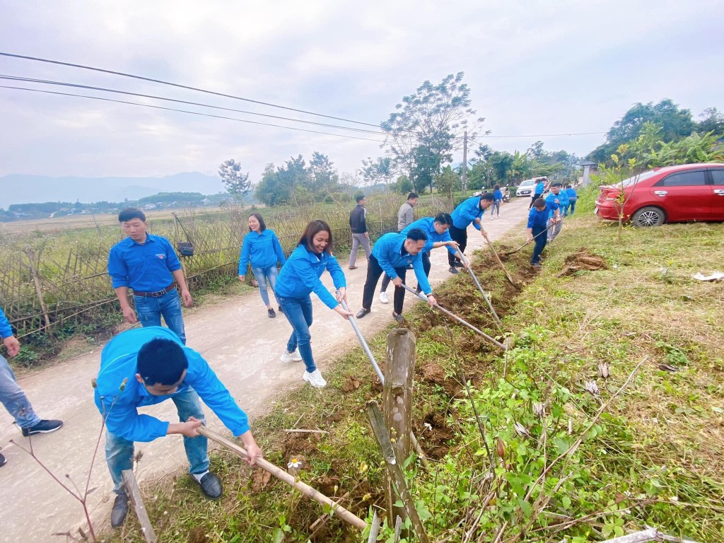 Chung tay cùng địa phương xây dựng nông thôn mới