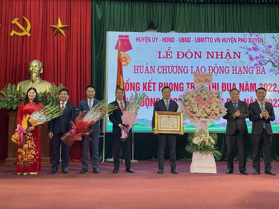Hà Nội: Huyện Phú Xuyên đón nhận Huân chương Lao động hạng Ba