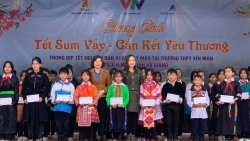 "Tết sum vầy - Xuân gắn kết" đến với học sinh vùng cao Hà Giang