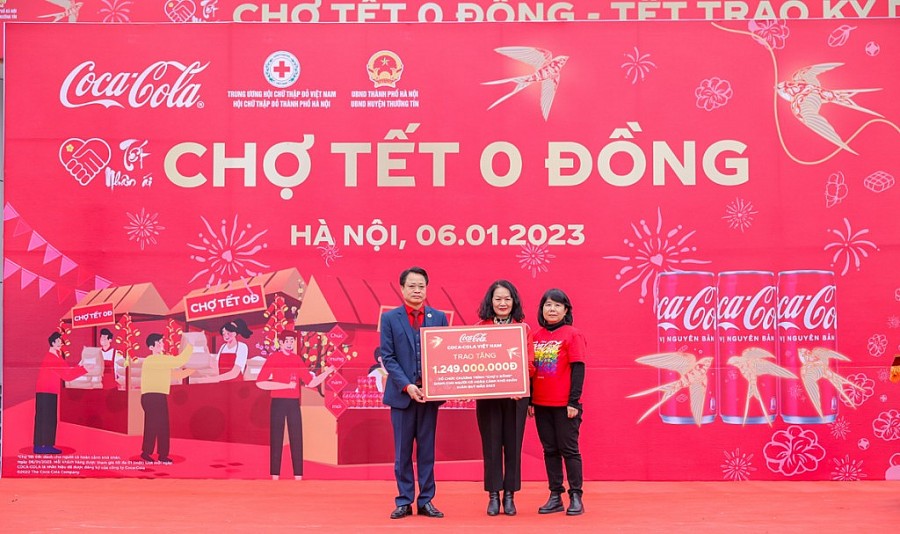 Coca-Cola Việt Nam trao tặng hỗ trợ
