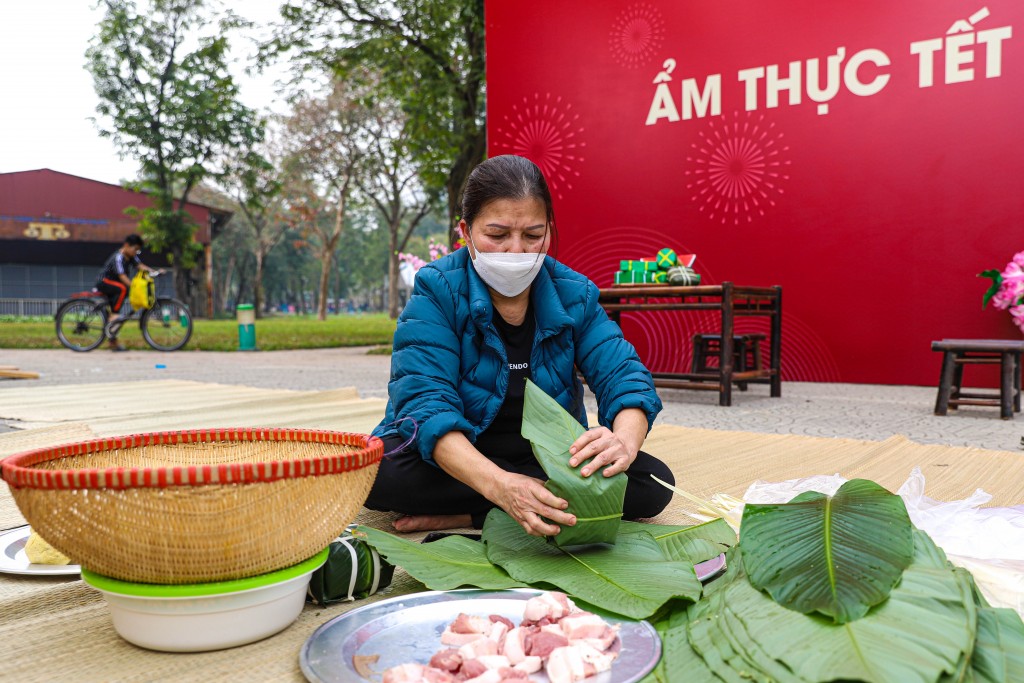 “Cùng nhau làm nên Tết” trao tặng 500 phần quà ý nghĩa đến công nhân lao động khó khăn