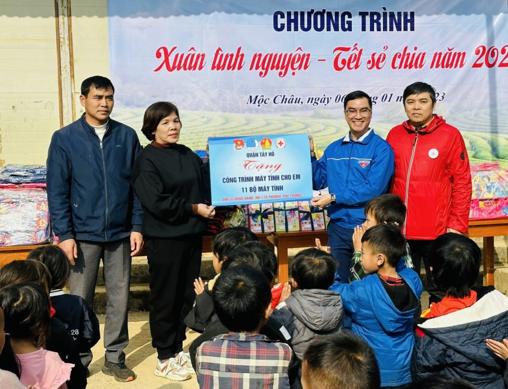 Hành trình “Xuân tình nguyện - Tết sẻ chia” của tuổi trẻ quận Tây Hồ