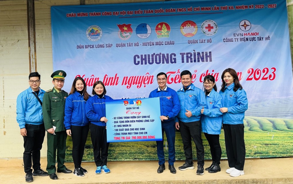 Hành trình “Xuân tình nguyện - Tết sẻ chia” của tuổi trẻ quận Tây Hồ