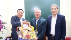 Phó Bí thư Thành ủy Nguyễn Văn Phong thăm hỏi các gia đình chính sách quận Ba Đình