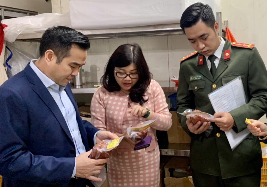Kiểm tra an toàn thực phẩm dịp Tết nguyên đán 2023 trên địa bàn huyện Thanh Trì 