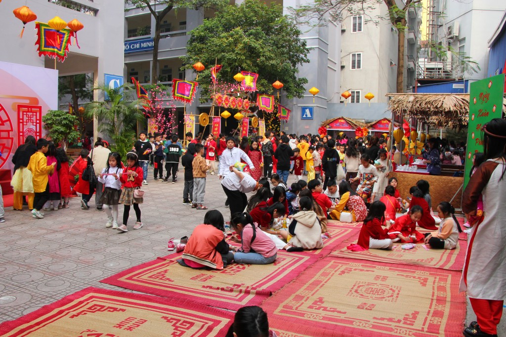 Hội Xuân mang ý nghĩa "tiết học lớn" về các phong tục Tết Nguyên đán