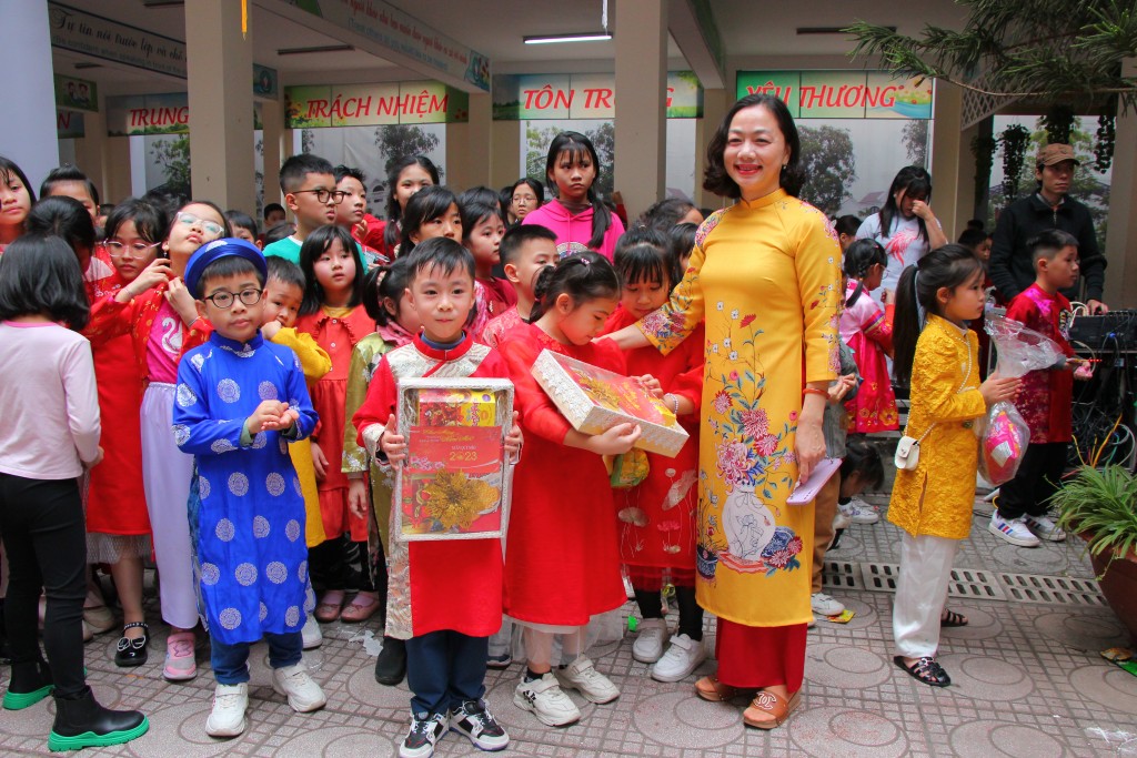 Hội Xuân mang ý nghĩa "tiết học lớn" về các phong tục Tết Nguyên đán