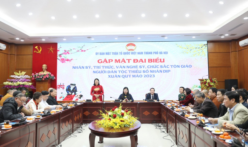 MTTQ TP Hà Nội gặp mặt văn nghệ sỹ, trí thức, chức sắc tôn giáo, người dân tộc thiểu số tiêu biểu