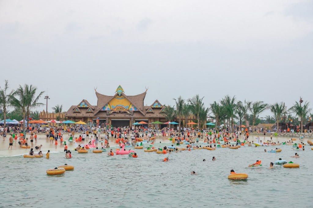 Trải nghiệm phố đêm "không ngủ" phía Đông Hà Nội - Thú vui mới của người dân Thủ đô