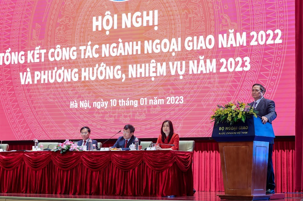 Thủ tướng nhấn mạnh năm 2022, hòa cùng những thành tựu chung của đất nước, hoạt động đối ngoại đã được đẩy mạnh toàn diện với tất cả các nước lớn và hầu hết các đối tác chủ chốt - Ảnh: VGP/Nhật Bắc