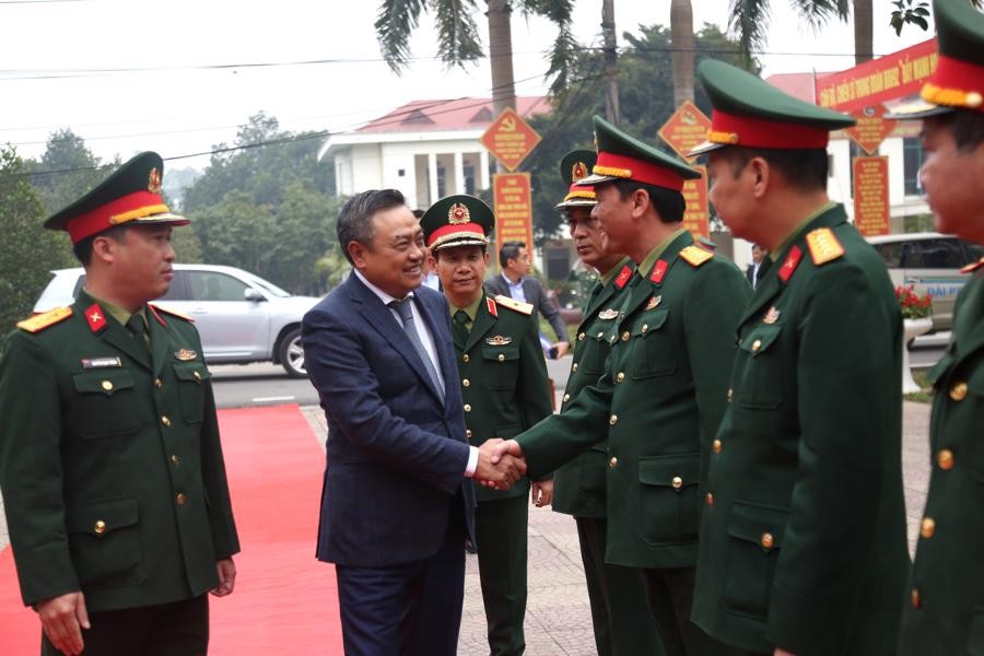 Lãnh đạo TP Hà Nội thăm, kiểm tra công tác sẵn sàng chiến đấu tại Trung đoàn Bộ binh 692