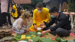 Những vị khách đặc biệt trải nghiệm "Tết làng Việt" tại Sơn Tây