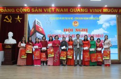 Gặp mặt nhà giáo, học sinh là vợ và con các chiến sĩ công tác tại biển đảo