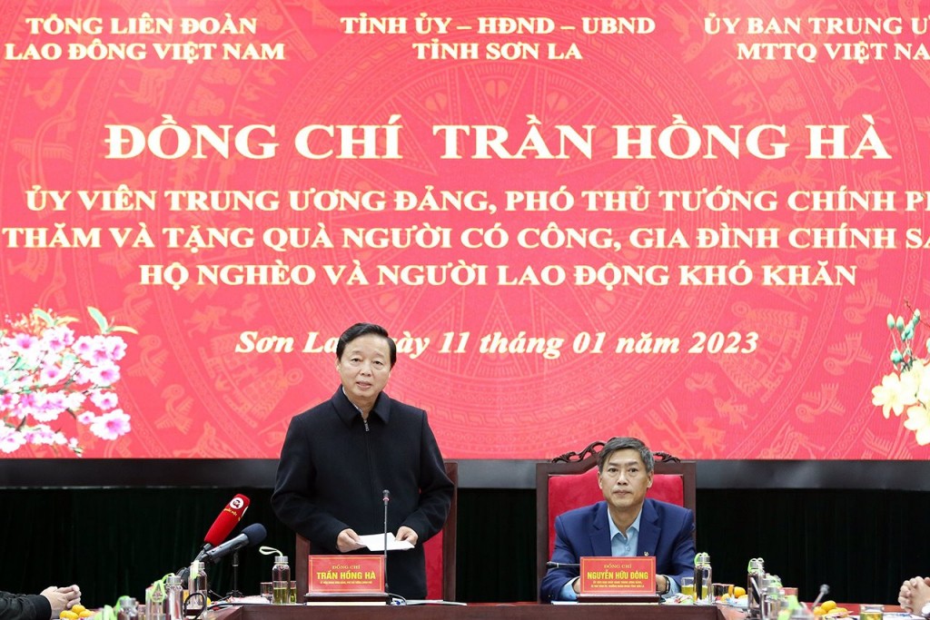 Phó Thủ tướng Trần Hồng Hà đánh giá cao Đảng bộ, chính quyền tỉnh Sơn La đã rất quan tâm đến đồng bào các dân tộc, các đối tượng khó khăn với tinh thần không để ai bị bỏ lại phía sau - Ảnh: VGP/Hải Minh