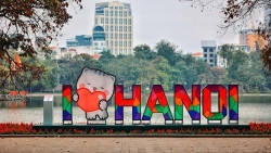 Hà Nội chỉnh trang đường phố đón mừng xuân mới