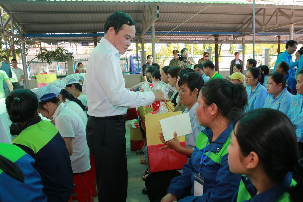 Phó Thủ tướng chia sẻ: Cứ mỗi dịp xuân về, Tết đến mọi người lại có sự chia sẻ lẫn nhau, đặc biệt là dành cho những người có hoàn cảnh khó khăn - Ảnh: VGP/Minh Khôi