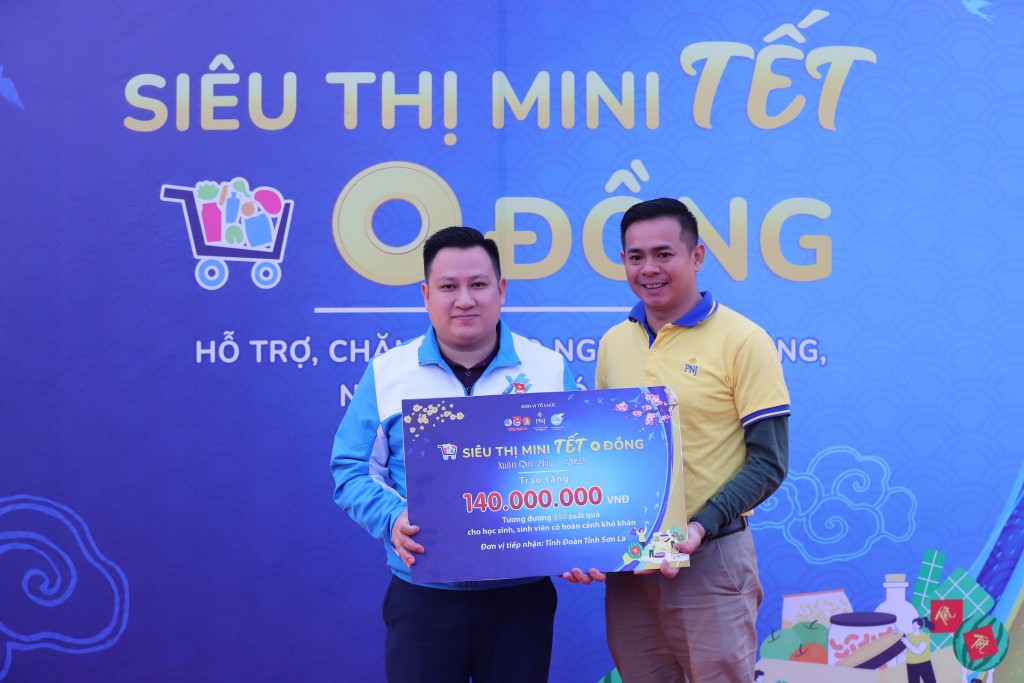 Trao tặng biển Siêu thị mini Tết 0 đồng