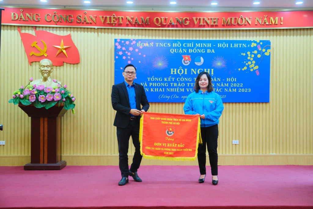 Năm 2022, Đoàn TNCS Hồ Chí Minh quận Đống Đa vinh dự nhận Cờ thi đua xuất sắc của Thành Đoàn Hà Nội
