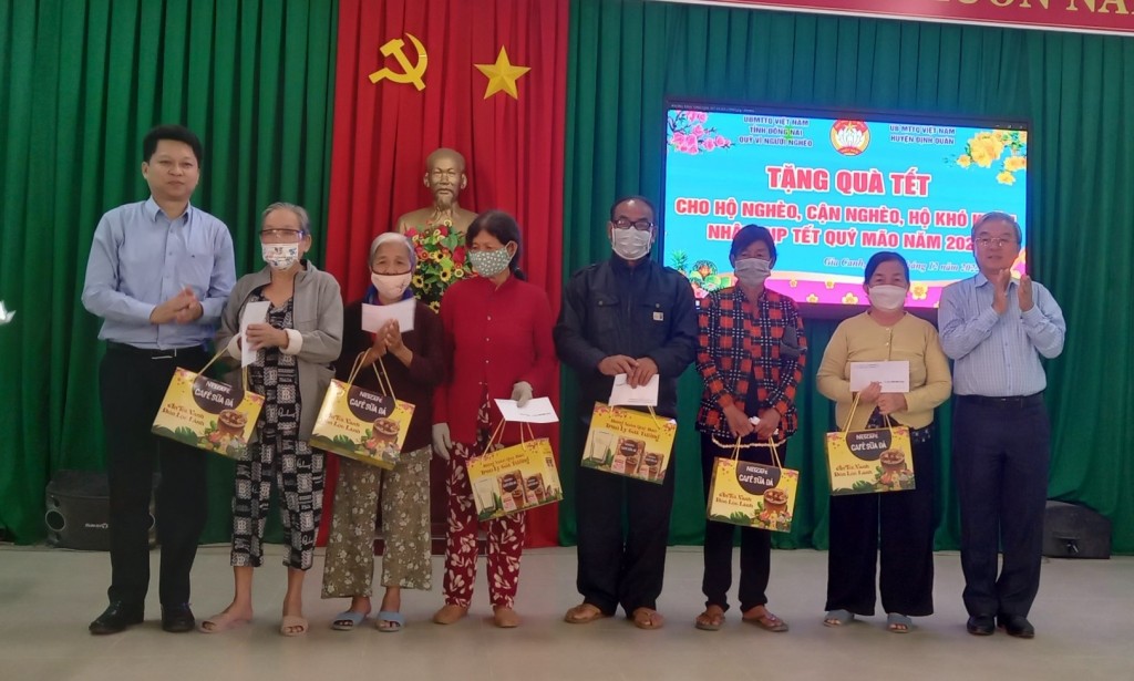 Nestlé Việt Nam đồng hành Ủy ban Mặt trận Tổ quốc tỉnh Đồng Nai tặng quà tết đến gia đình có hoàn cảnh khó khăn_2