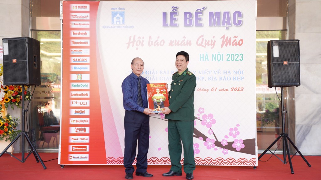 Báo Tuổi trẻ Thủ đô giành giải B bìa báo đẹp Hội báo Xuân Quý Mão 2023