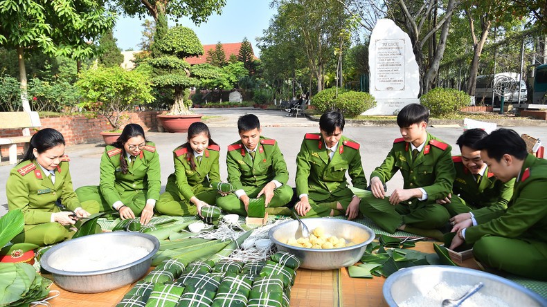 Ngoài ra Đoàn Thanh niên Học viện CSND cũng đã tổ chức hoạt động gói bánh chưng để chào đón năm mới 2023