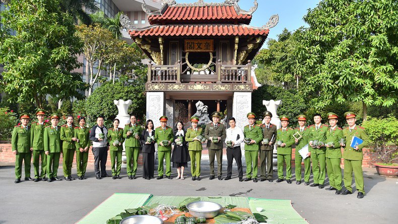 Nhiều học viên cho biết, đây thực sự là một trải nghiệm bổ ích đối với đoàn viên thanh niên, nhất là những đoàn viên năm đầu tiên ở lại đón Tết vui xuân Nhiều học viên cho biết, đây thực sự là một trải nghiệm bổ ích đối với đoàn viên thanh niên, nhất là những đoàn viên năm đầu tiên ở lại đón Tết vui xuân