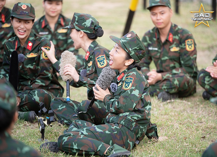 Trang Hý, Thiên Ân đồng loạt đổi tên, cùng Mai Âm Nhạc thành lập ban nhạc trong quân ngũ