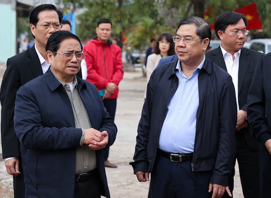 Với công trình cầu qua sông Đào, Thủ tướng đề nghị tỉnh đã có quyết tâm thì phải làm nhanh, không để kéo dài, đội vốn, bảo đảm chất lượng và tiến độ công trình - Ảnh: VGP/Nhật Bắc