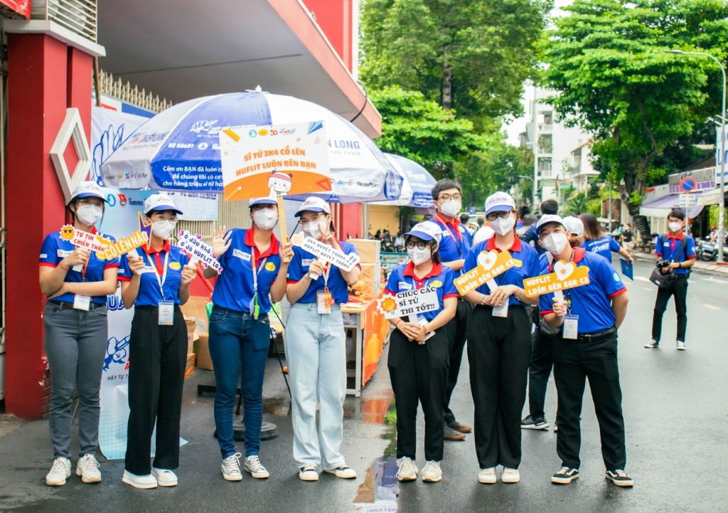 Hàng năm, TP Hồ Chí Minh có hàng ngàn bạn trẻ đăng kí tham gia các chương trình Tiếp sức mùa thi, Mùa hè xanh… để hỗ trợ người dân, thí sinh đi thi