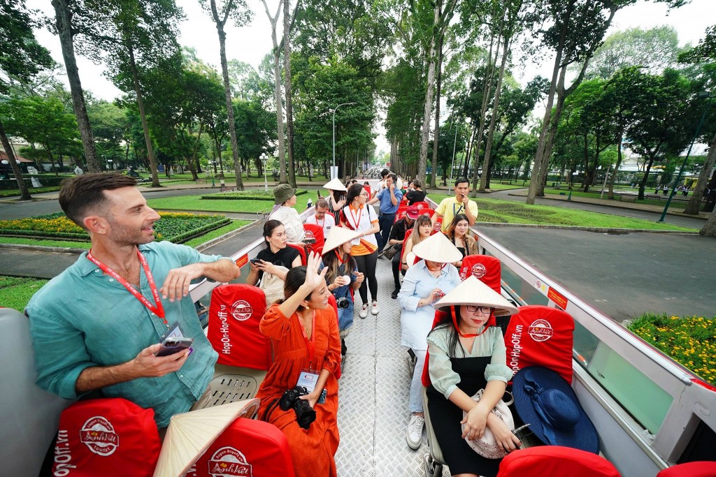 Du khách nước ngoài đã trở lại TP Hồ Chí Minh sau một thời gian dài giãn cách phòng dịch COVID-19